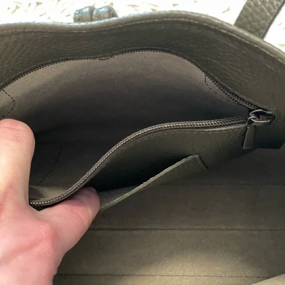 Longchamp Roseau Essential M Tote bag Khaki - Leather - Picture 11 of 16